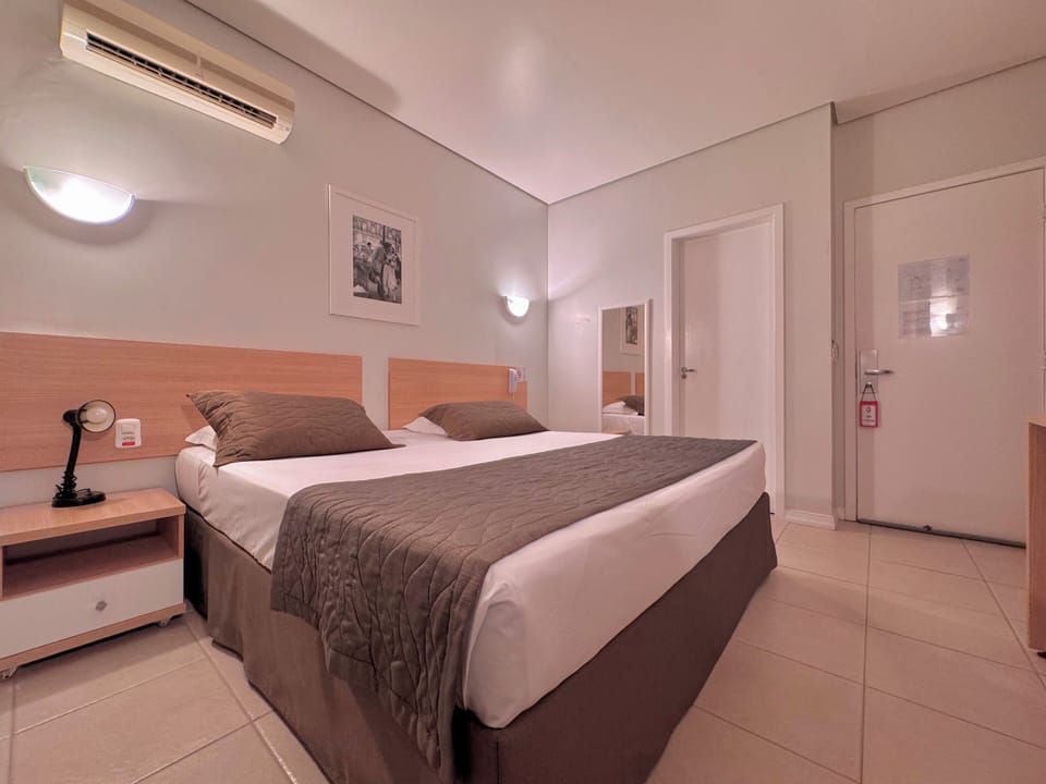 Executive Room | Desk, laptop workspace, blackout drapes, WiFi (free)