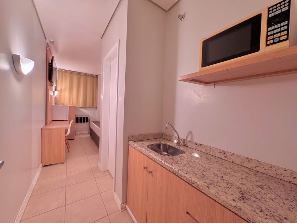 Deluxe Room | Desk, laptop workspace, blackout drapes, WiFi (free)