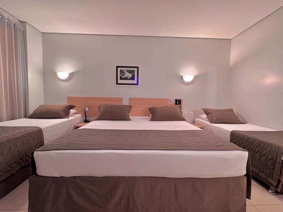 Family Room | Desk, laptop workspace, blackout drapes, free WiFi
