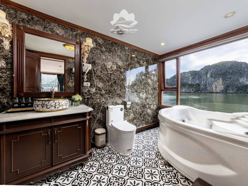 Royal Quadruple Room, 2 Bedrooms, Balcony, Bay View | Bathroom | Combined shower/tub, jetted tub, hydromassage showerhead