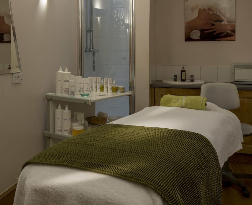 Couples treatment rooms, body treatments, aromatherapy