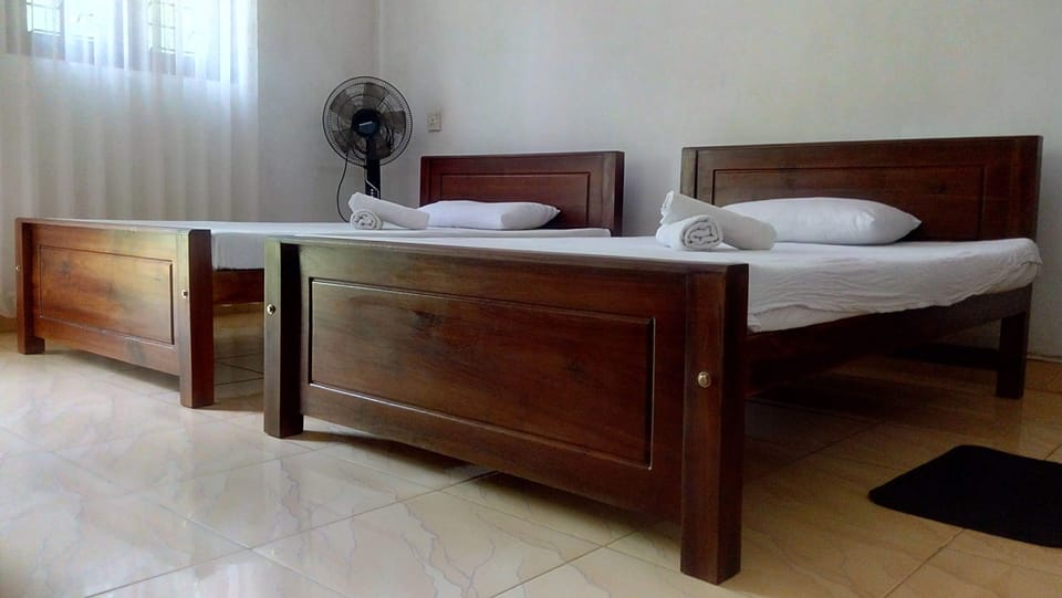 1 bedroom, premium bedding, desk, laptop workspace