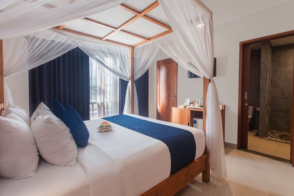 Premium bedding, minibar, in-room safe, desk