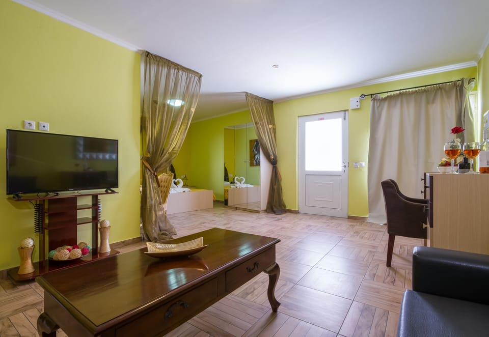 Deluxe Suite (Family) | Premium bedding, down comforters, minibar, in-room safe