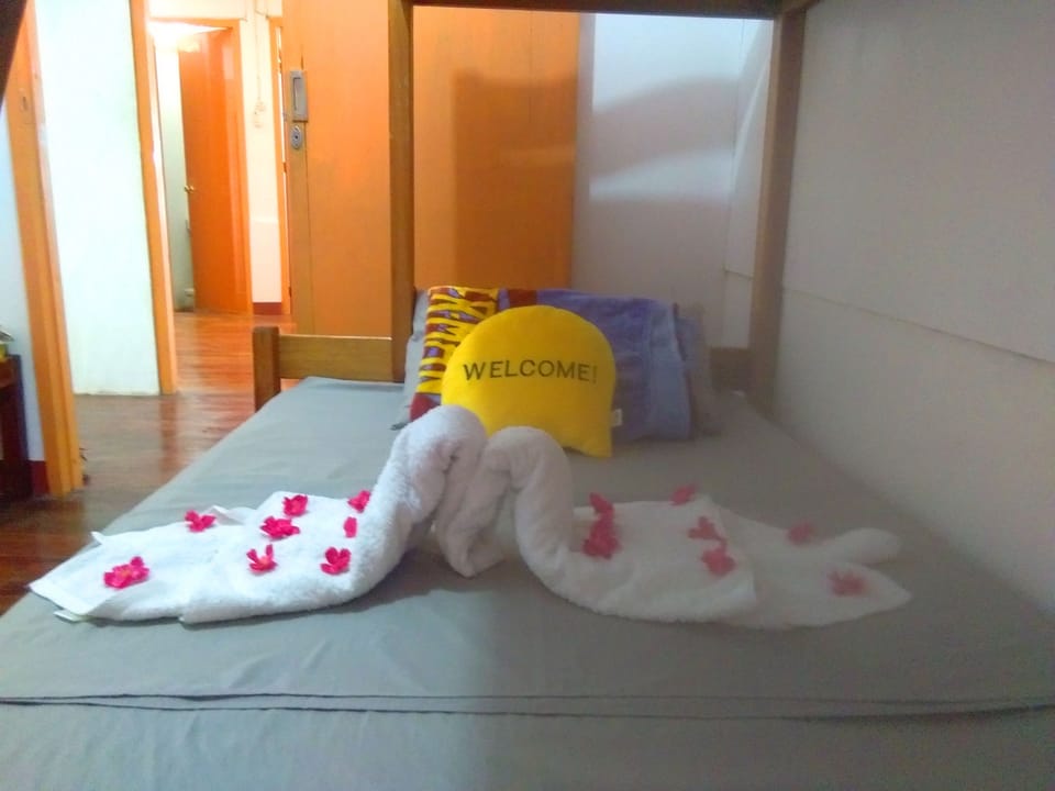 Family Room | Desk, iron/ironing board (on request), WiFi (free), bed sheets