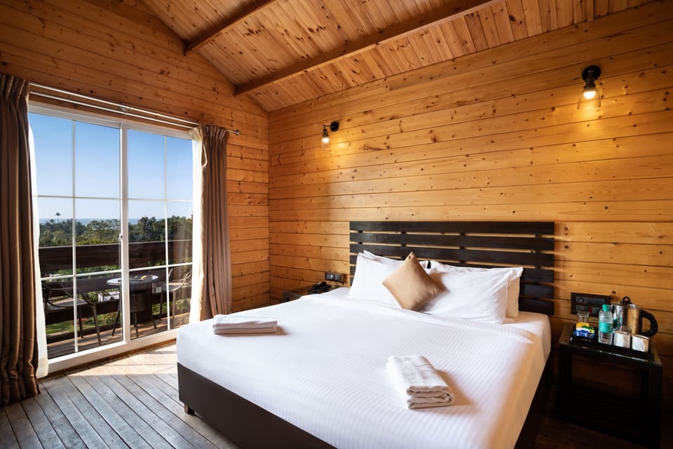 Wooden Cottage | In-room safe, blackout drapes, iron/ironing board, free WiFi