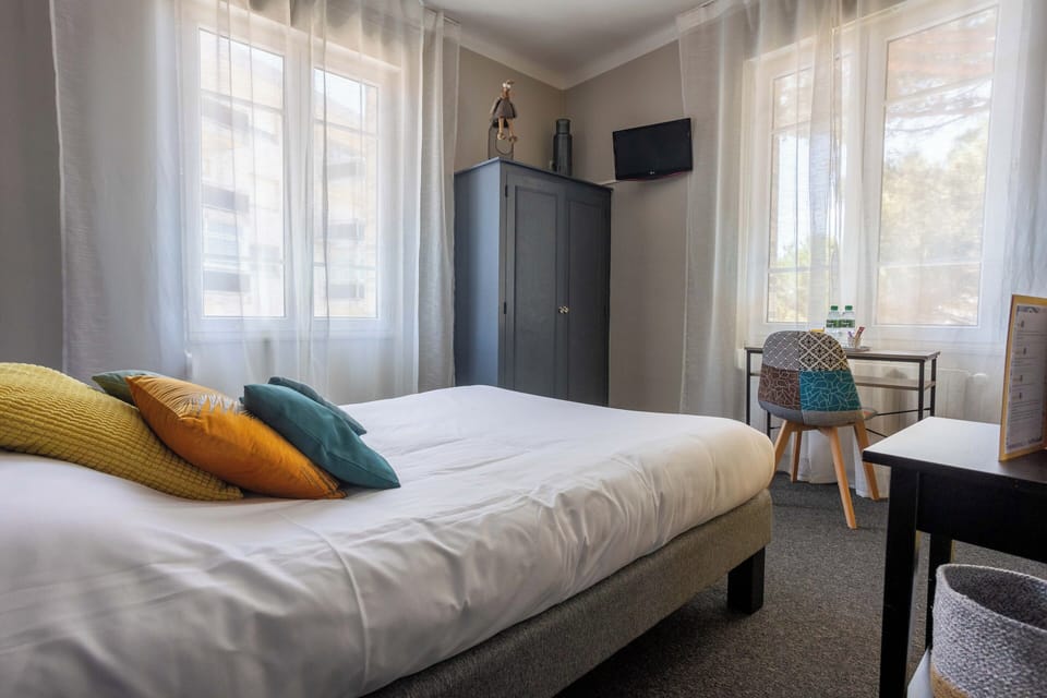 Double Room | Individually decorated, individually furnished, desk, blackout drapes