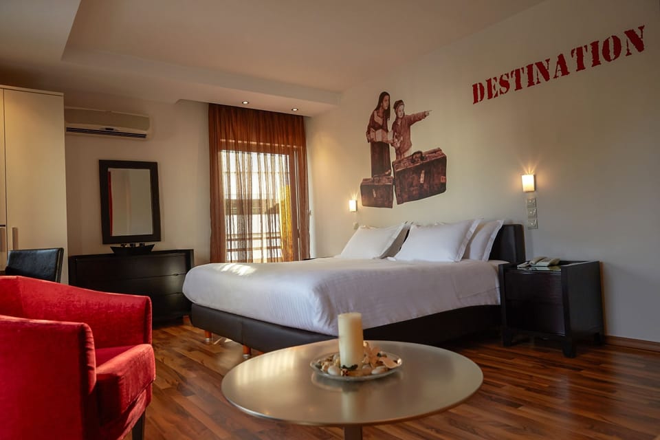 Grand Suite | In-room safe, desk, iron/ironing board, free WiFi