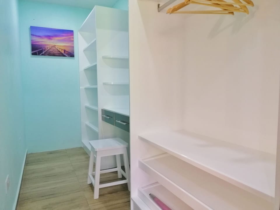 Deluxe Bungalow, 1 King Bed, Non Smoking, Garden View | Wardrobe