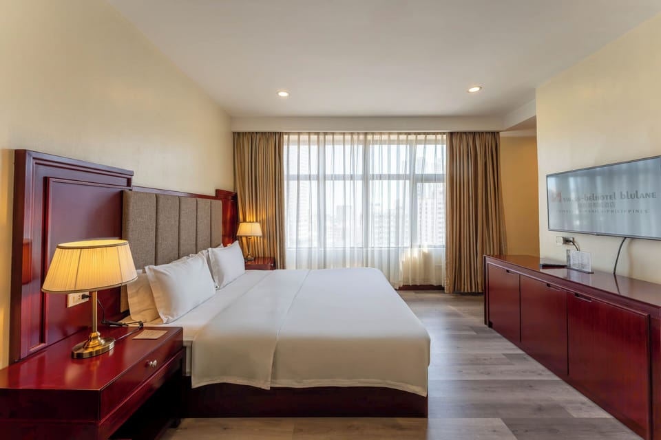 Deluxe Room King | In-room safe, iron/ironing board, free WiFi