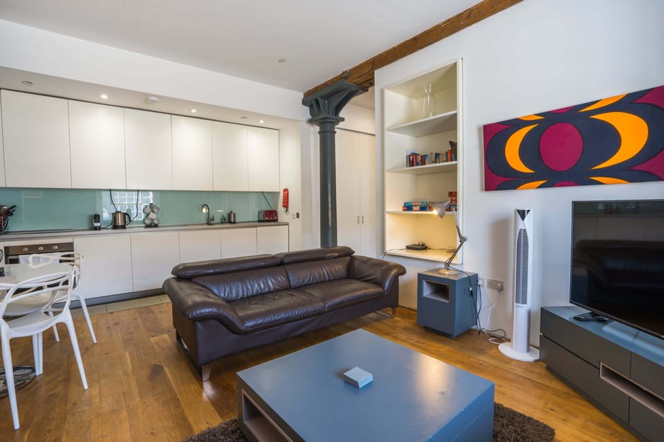 Apartment, 2 Bedrooms, Kitchen (10 Clarence) | Soundproofing, iron/ironing board, free WiFi, bed sheets