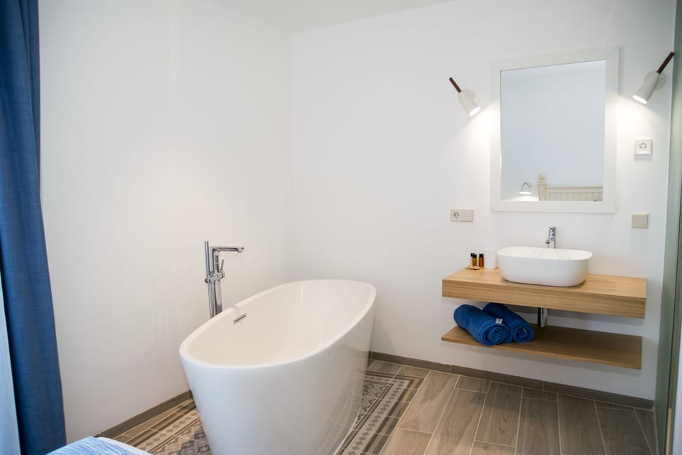 Deluxe Double Room | Premium bedding, minibar, in-room safe, individually decorated