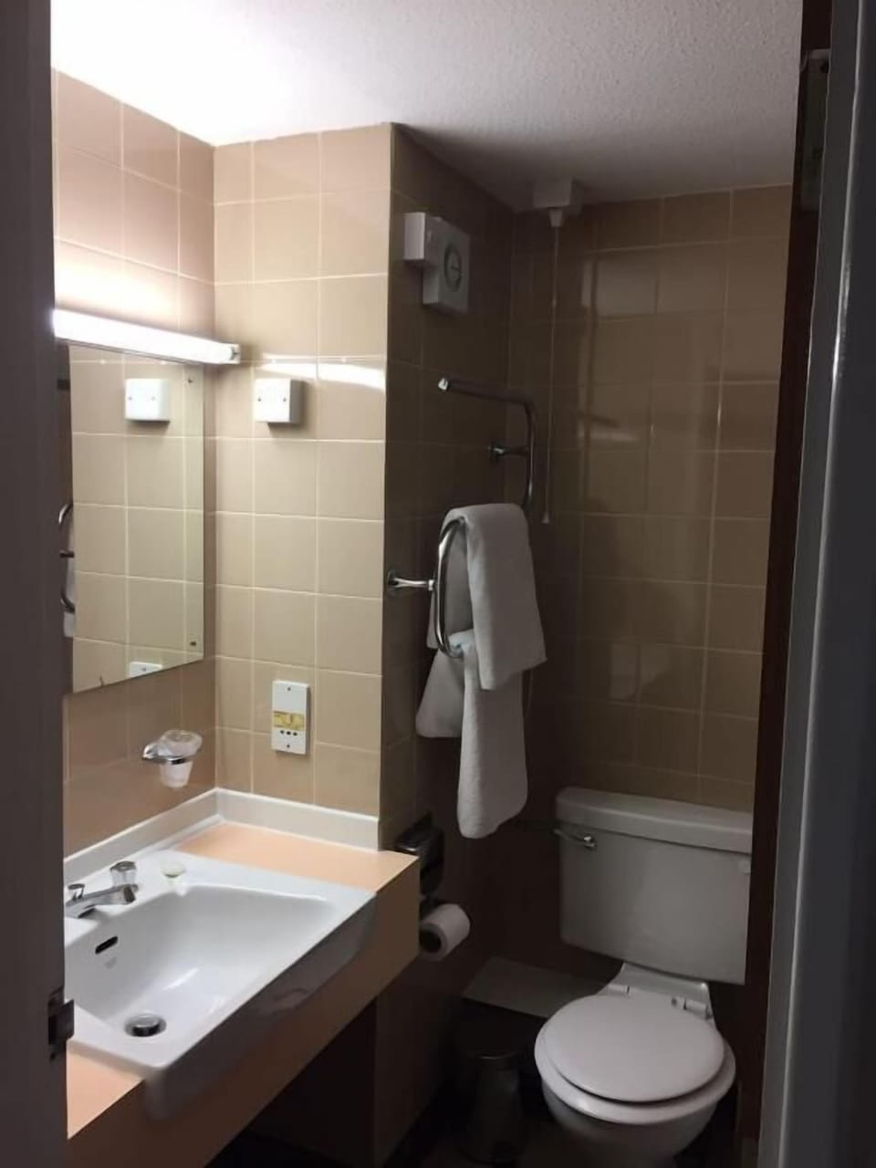 Single Room | Bathroom | Combined shower/tub, hair dryer, towels