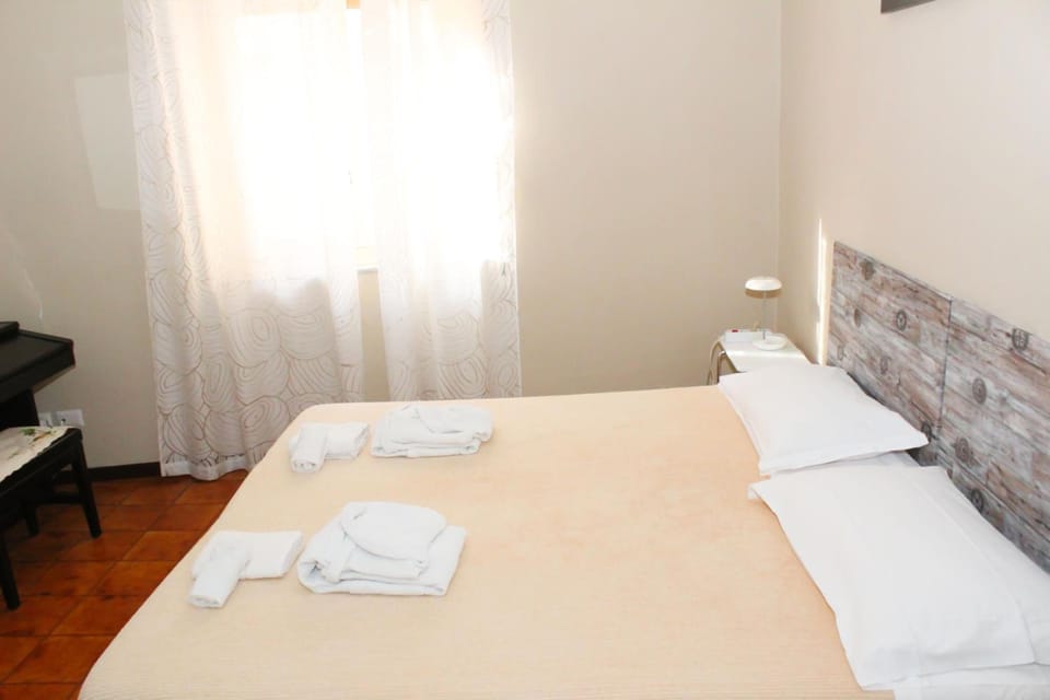 Rollaway beds, free WiFi, bed sheets