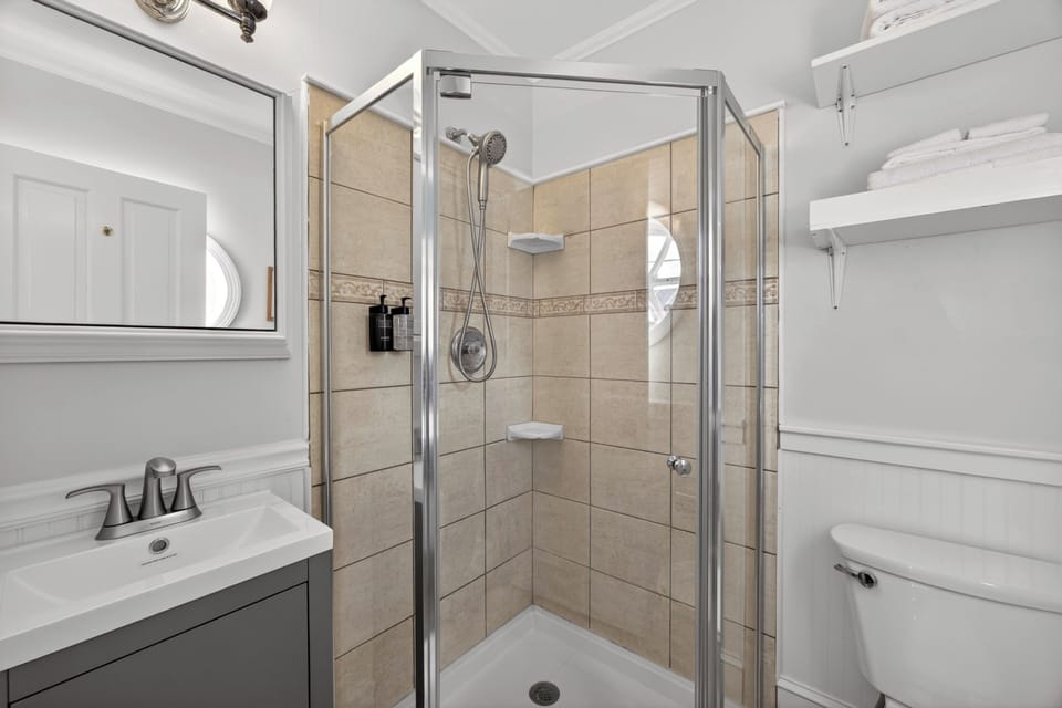 (Room #7) Superior Room, 1 Queen Bed, Balcony | Bathroom | Designer toiletries, hair dryer, bathrobes, towels