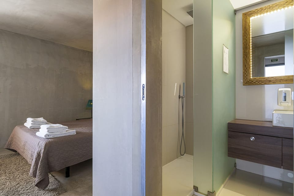Suite | Bathroom shower
