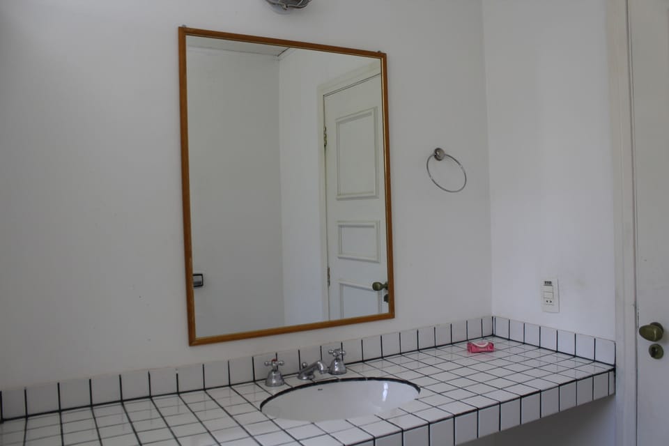 Apartment | Bathroom sink
