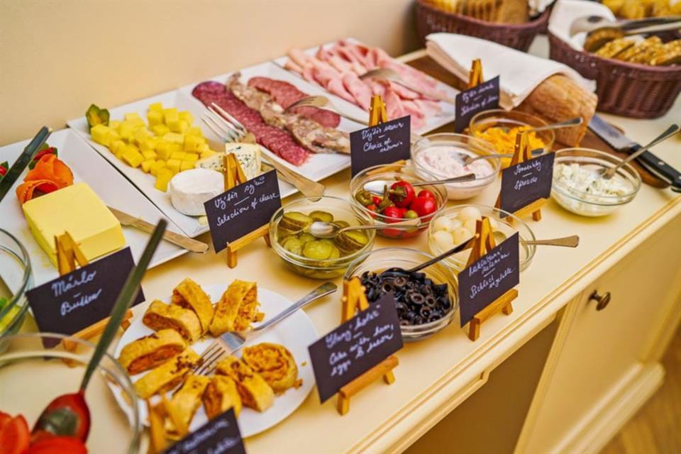 Daily buffet breakfast for a fee