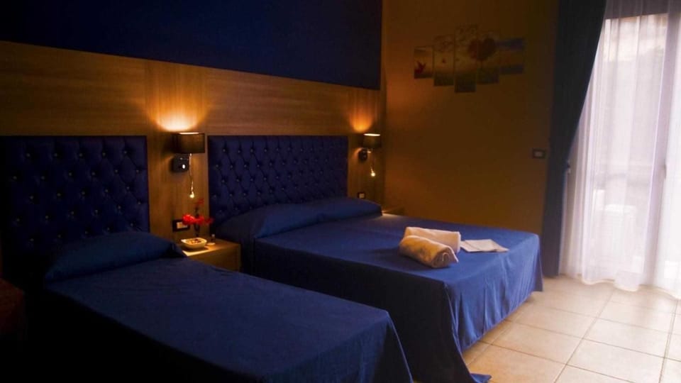 Deluxe Triple Room | In-room safe, desk, soundproofing, cribs/infant beds