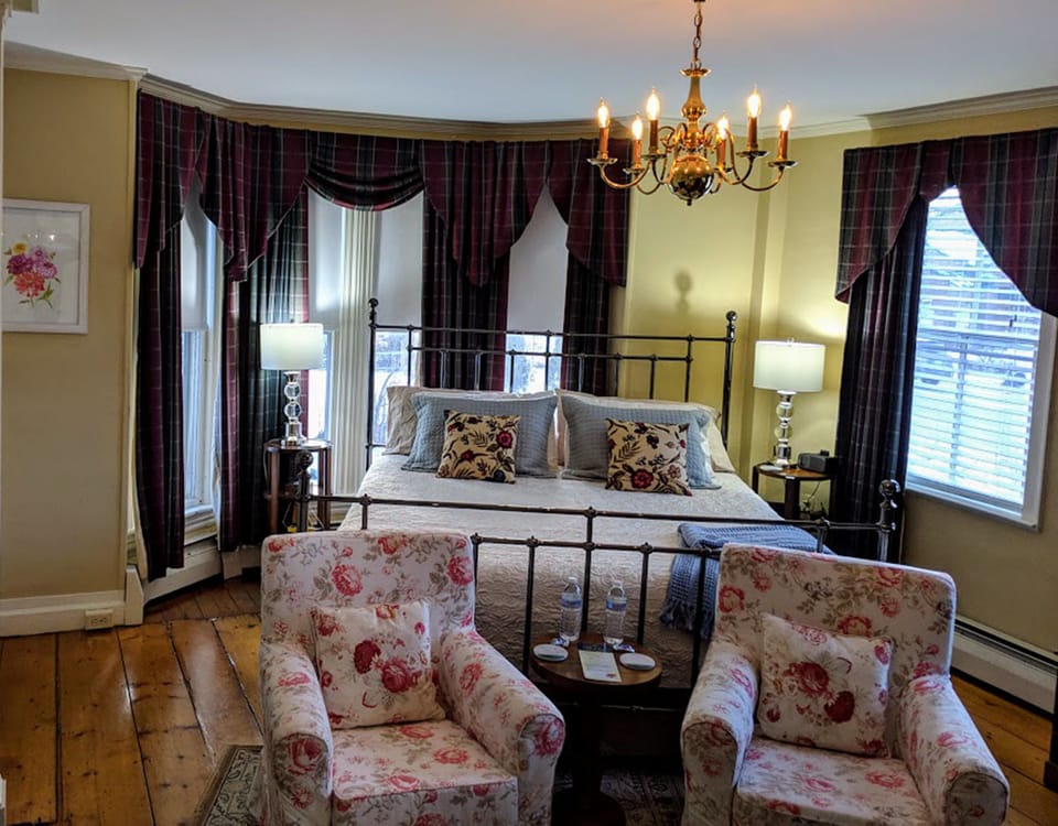 Deluxe Room, 1 King Bed, Private Bathroom, Ground Floor | Premium bedding, pillowtop beds, individually decorated