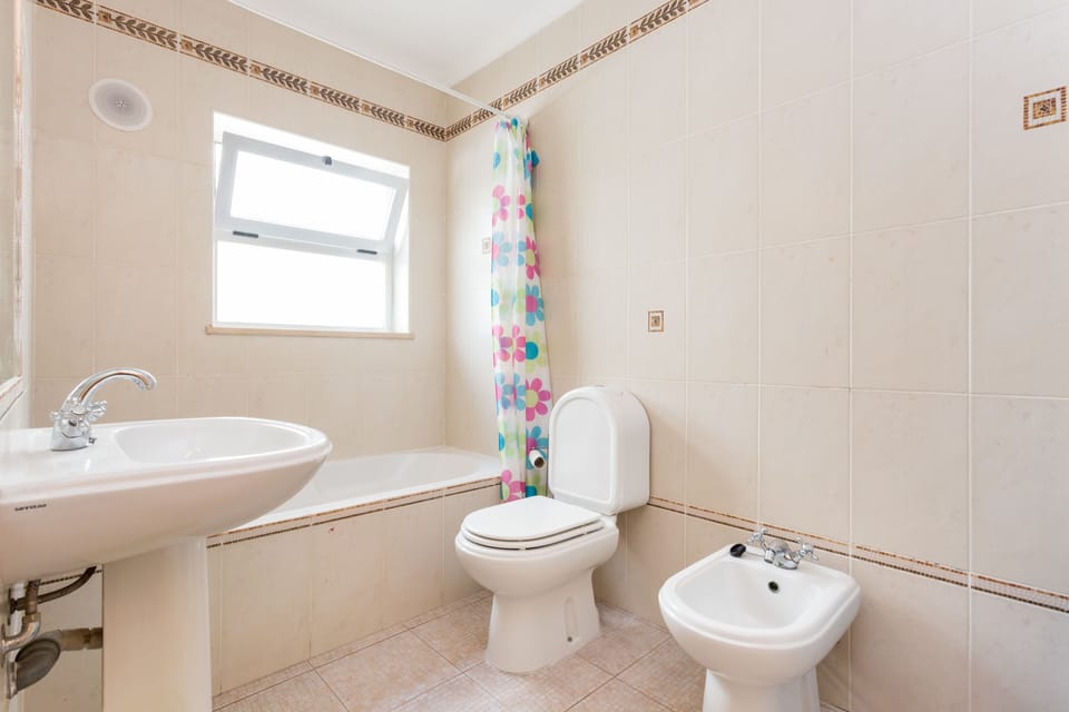 Bed in 4-Bed Mixed Dormitory | Bathroom | Hair dryer, towels