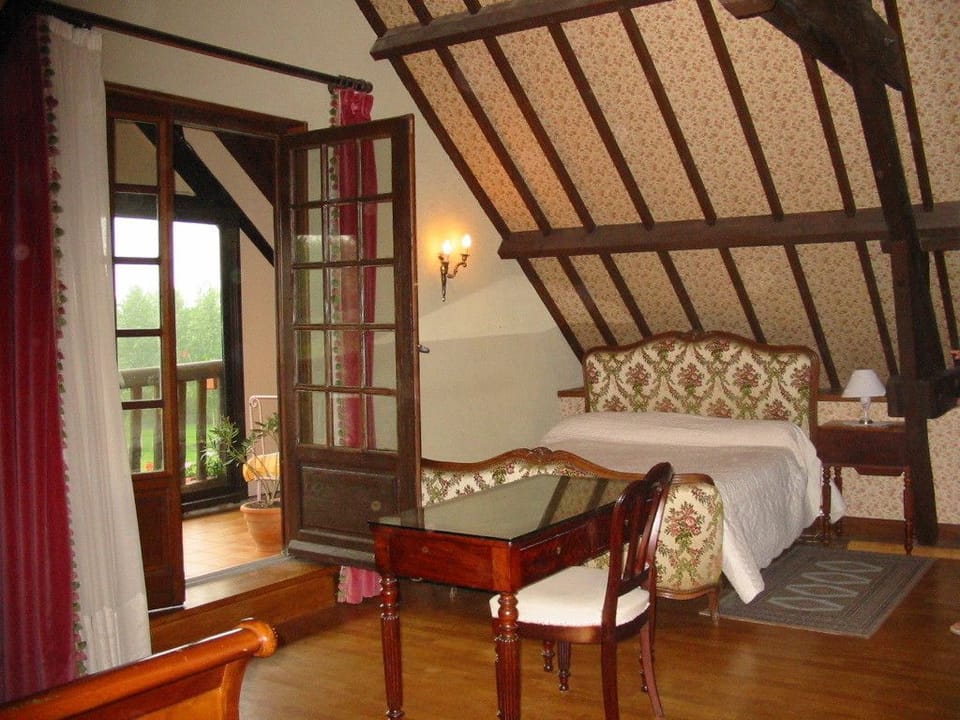 Double Room, Balcony | Individually decorated, individually furnished, desk, blackout drapes