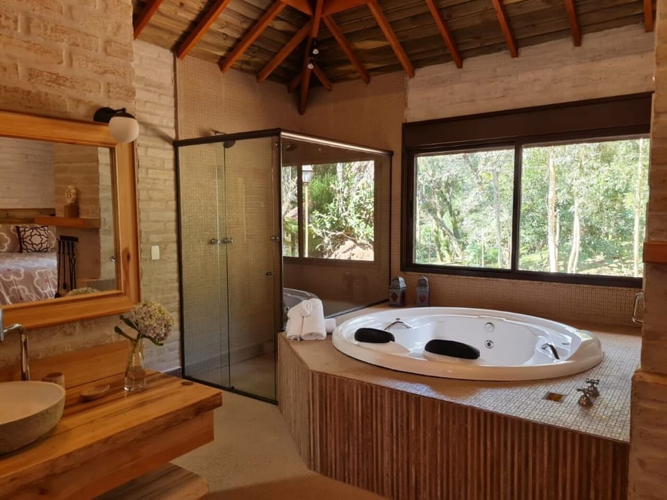 Luxury Double Room, 1 King Bed, Hot Tub, Garden Area | Bathroom | Free toiletries, hair dryer, towels