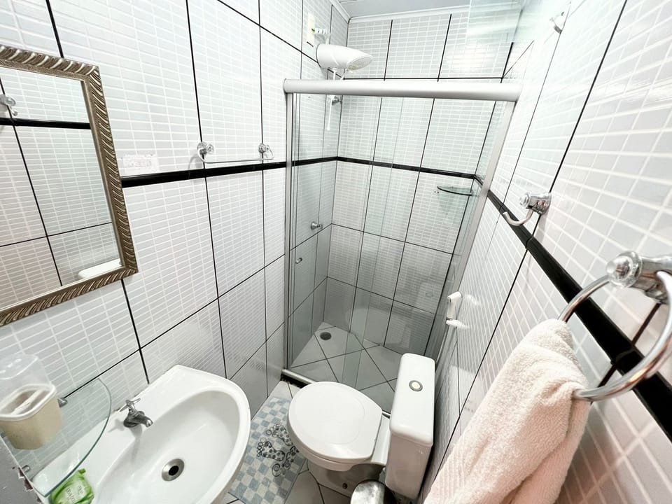 Shower, free toiletries