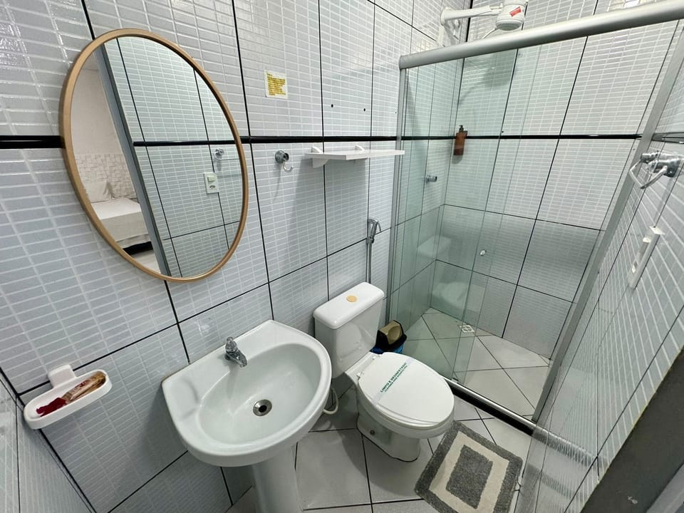 Family Quadruple Room | Bathroom | Shower, free toiletries