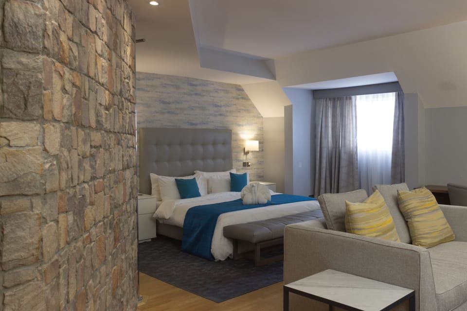 Suite | 1 bedroom, Select Comfort beds, in-room safe, desk