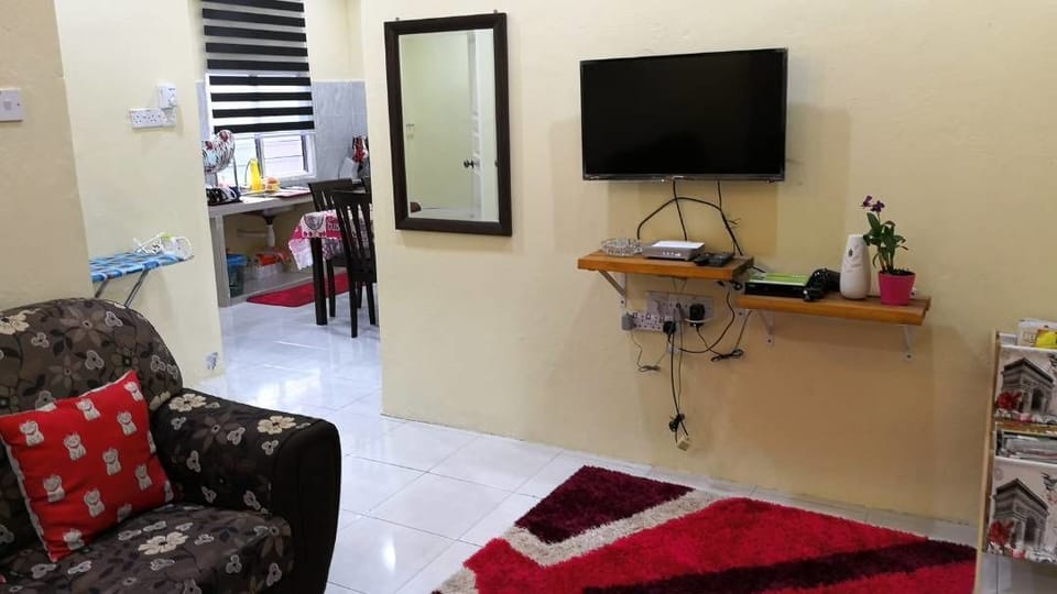 House, 2 Bedrooms | Living room | Flat-screen TV
