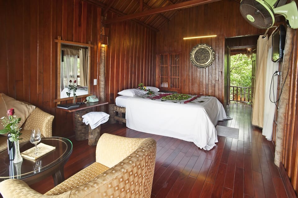 Deluxe Room, Sea View | Desk, blackout drapes