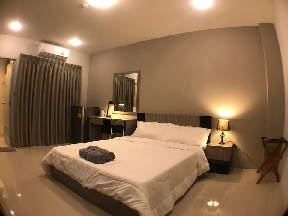 Desk, blackout drapes, rollaway beds, free WiFi