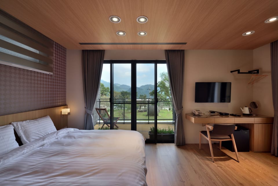 Classic Double Room | Minibar, desk, soundproofing, free WiFi