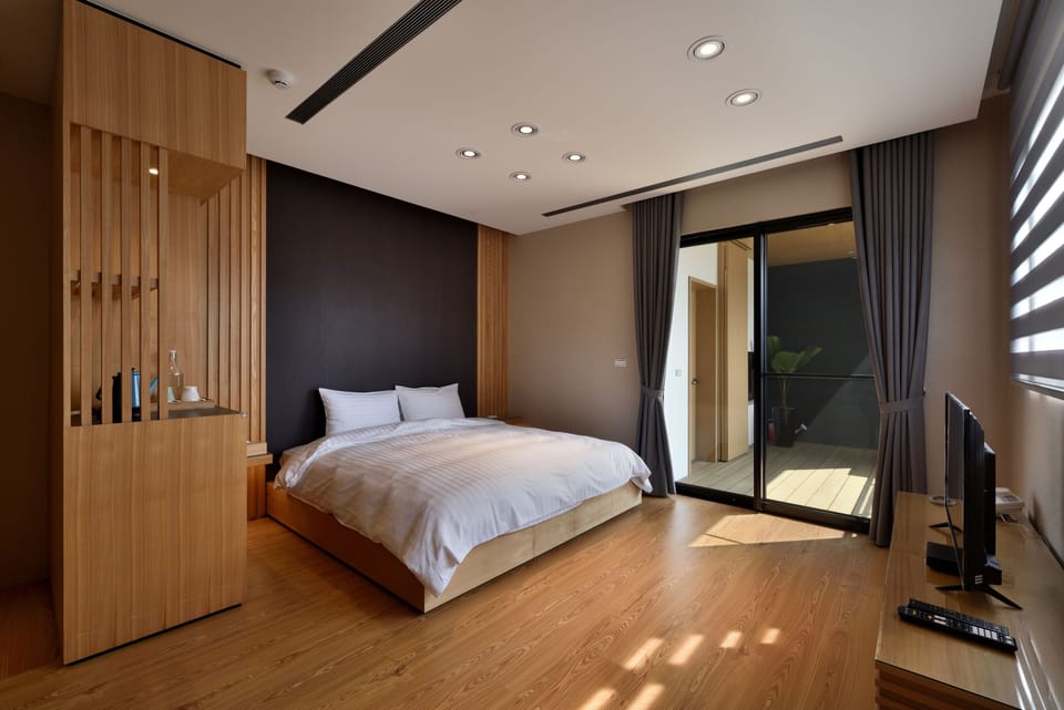 Basic Double Room | Minibar, desk, soundproofing, free WiFi