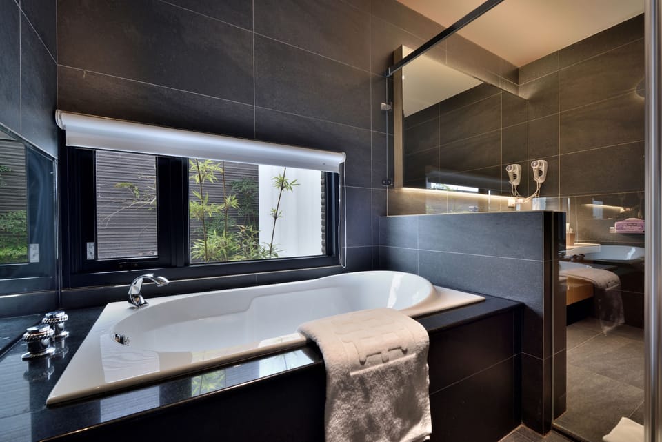 Family Quadruple Room | Bathroom | Free toiletries, hair dryer, slippers, bidet