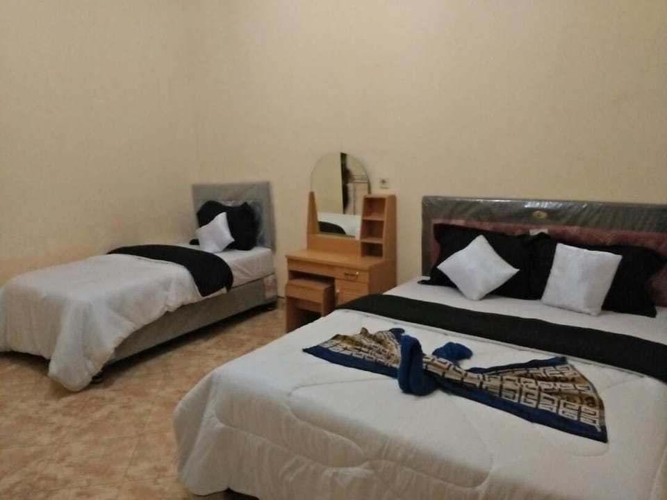 Standard Room | Desk, WiFi (free)