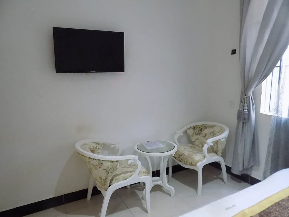 Double Room | Living area | Flat-screen TV