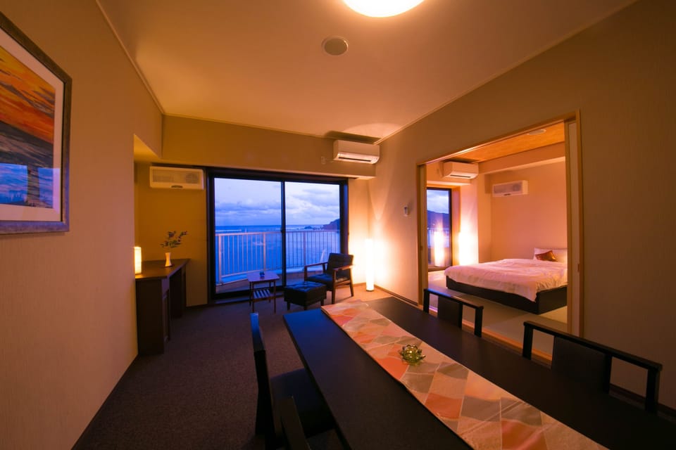 Top Floor Premium Room - ocean front-, Non Smoking, Private Bathroom | In-room safe, desk, iron/ironing board (on request), WiFi (free)