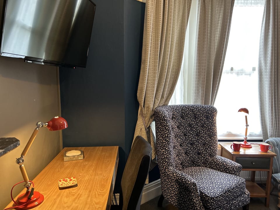 Room, 1 King Bed | Hypo-allergenic bedding, desk, blackout drapes, free WiFi