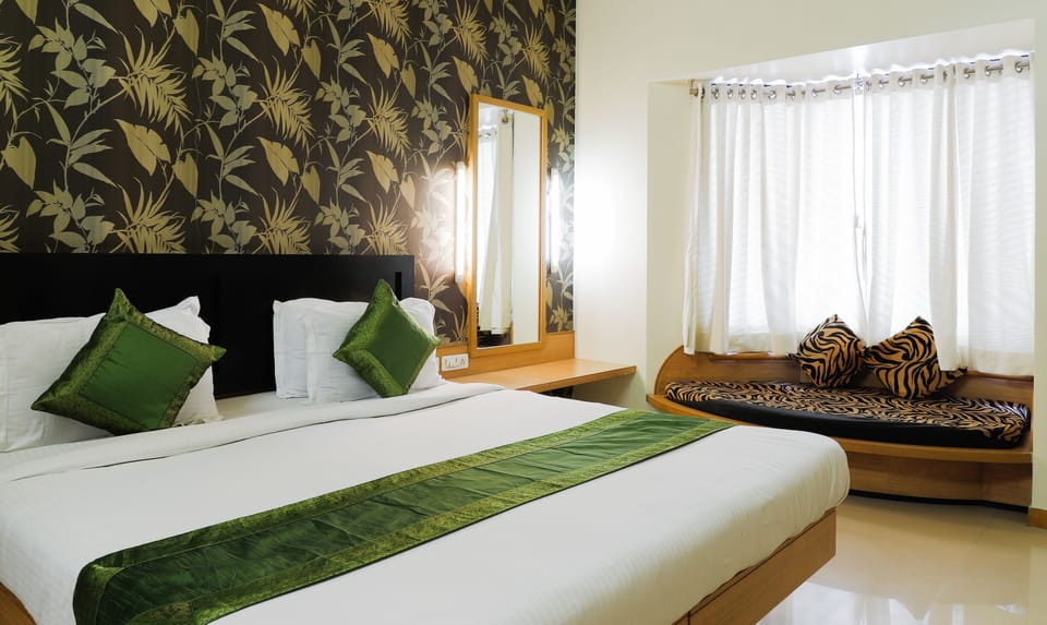 Standard Room | Desk, iron/ironing board, rollaway beds, free WiFi