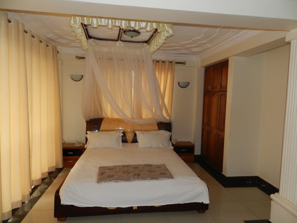 Executive Room | In-room safe, desk, soundproofing, free WiFi