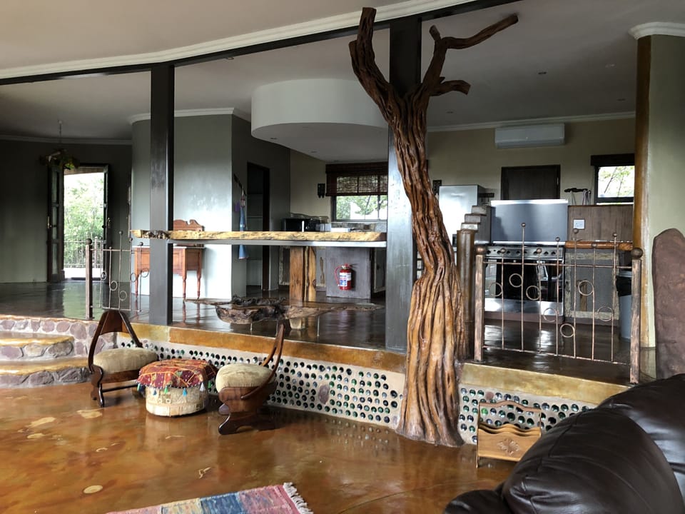 Family Suite, Garden View | Desk, WiFi (free), bed sheets