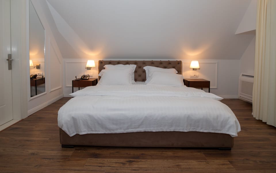Comfort Double Room, Accessible | Egyptian cotton sheets, premium bedding, memory foam beds, desk