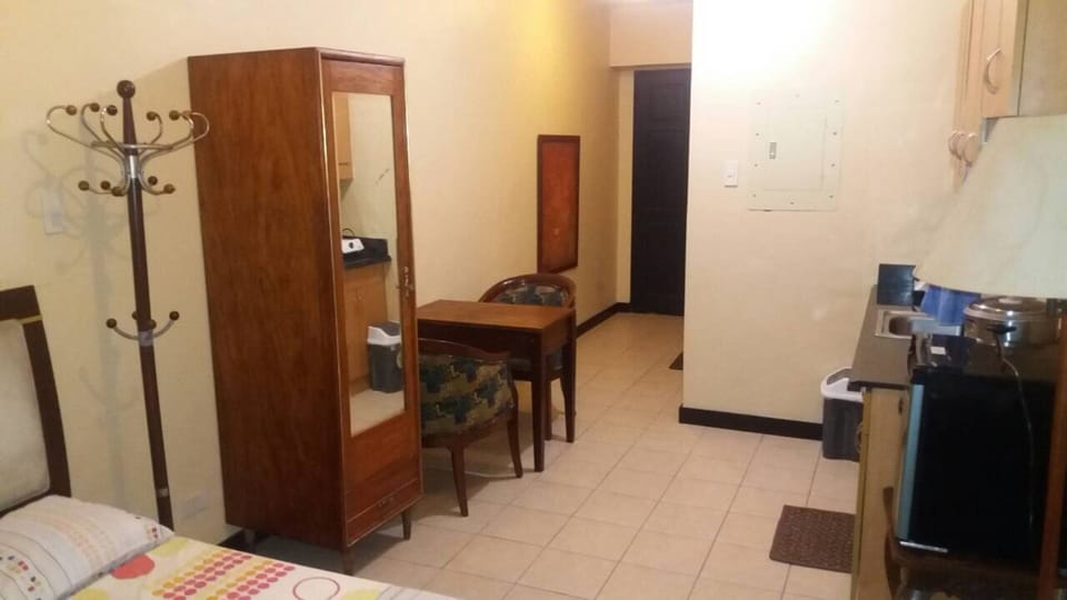 Studio | Living area | 32-inch LED TV with cable channels, TV