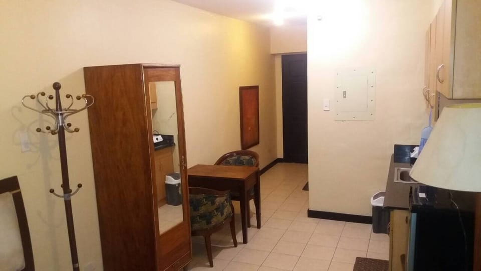 Studio | Living area | 32-inch LED TV with cable channels, TV