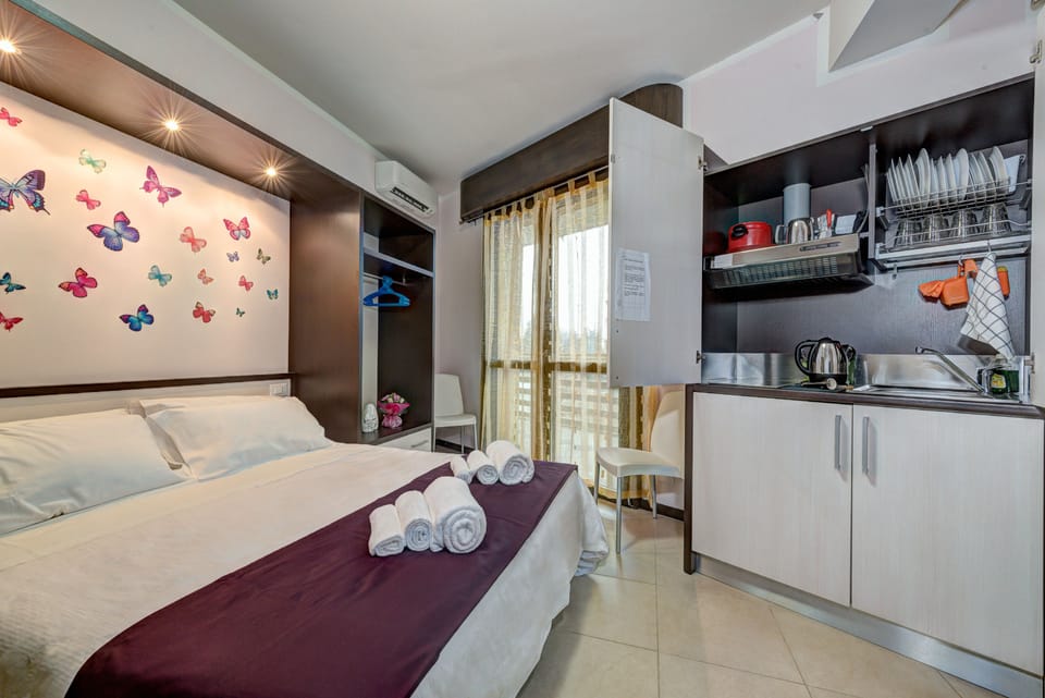 Apartment, 1 Queen Bed | Desk, free WiFi, bed sheets, wheelchair access