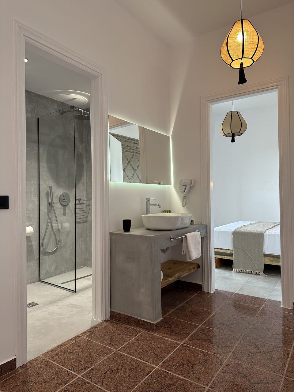 Deluxe Suite, Sea View, Annex Building | Bathroom | Hair dryer, towels