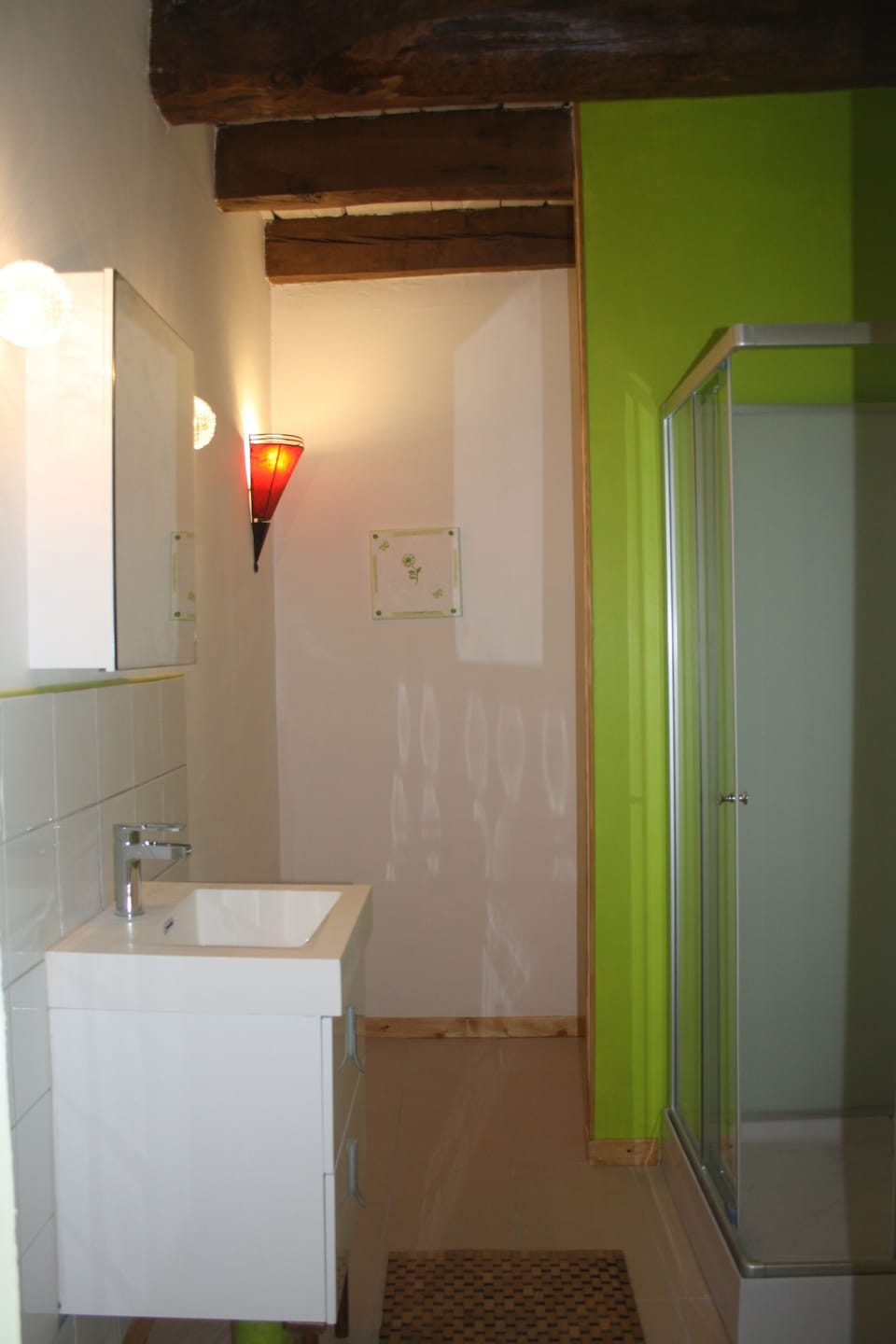 Quadruple Room (Pausadissa) | Bathroom | Shower, rainfall showerhead, free toiletries, hair dryer