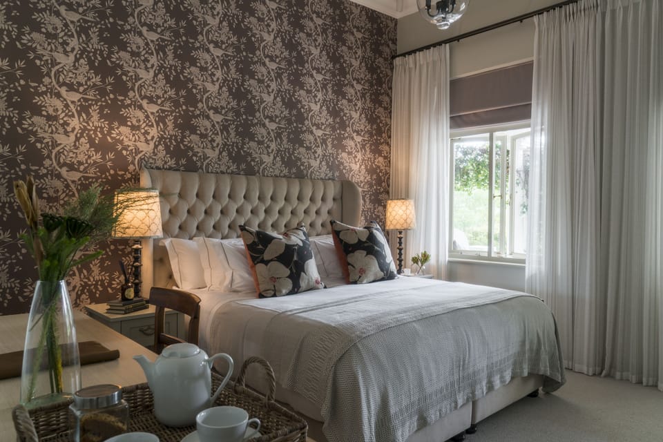Deluxe Room | Egyptian cotton sheets, premium bedding, down comforters, pillowtop beds